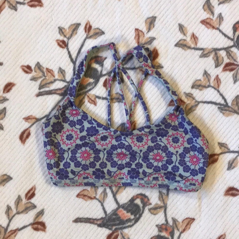 🌸flower print lululemon sports bra sz 2 🌸